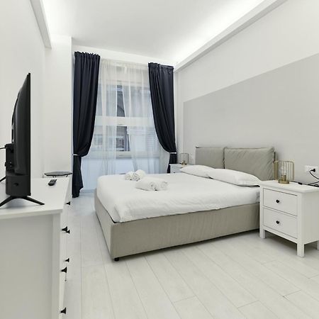 Апартаменты Duomo View - 2 Min From Duomo Amazing Location Милан Экстерьер фото